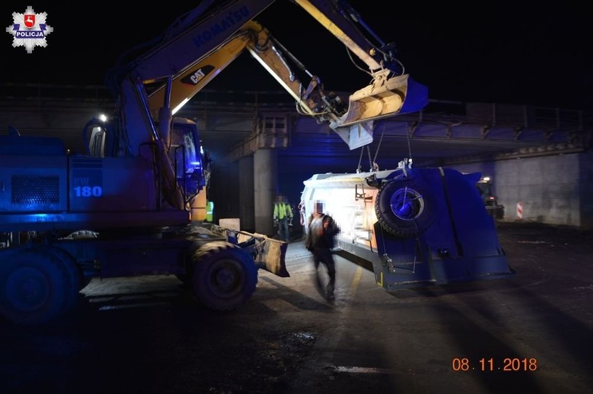 Moszczanka: Ciężarówka wjechała w wiadukt (ZDJĘCIA)