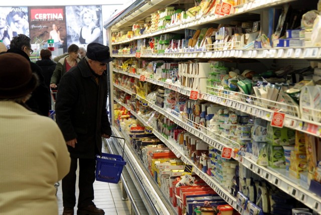 Przed wyjściem na zakupy warto porównać ceny w sklepach - radzi Lidia Baran-Ćwirta