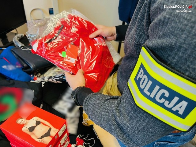 Policjanci z wydziału zwalczającego przestępczość gospodarczą z komendy w Rudzie Śląskiej udaremnili sprzedaż dużej ilości towaru, opatrzonego podrobionymi znakami towarowymi