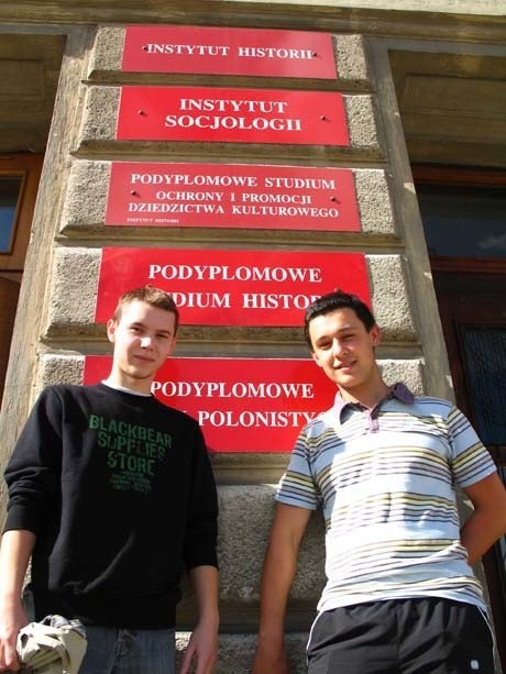 Jarosław Gul (z prawej) i Grzegorz Doroszenko nie chcą zostać w Białymstoku po zakończeniu studiów. Uważają, że w stolicy województwa podlaskiego nie ma możliwości zrobienia kariery.