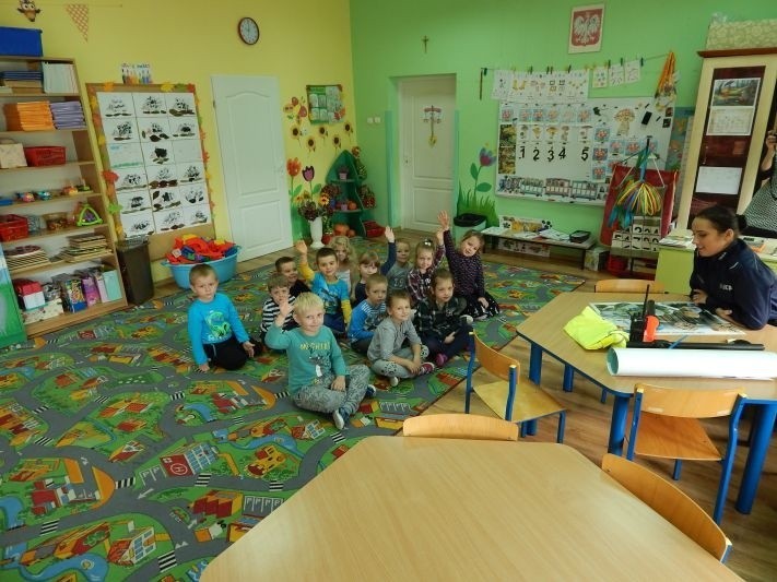 Radziejowscy policjanci odwiedzili przedszkolaki z ulicy...