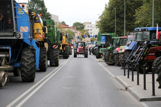 Tak wyglądał protest rolników pod Podlaskim Urzędem Wojewódzkim w 2014 r.