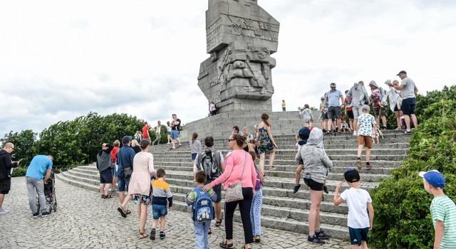 Pijarskie LO w Łowiczu zdobyło 15 tys. zł na trzydniową wycieczkę dwóch klas do Trójmiasta. Uczniowie zobaczą m.in. Westerplatte.