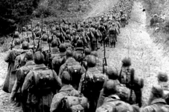 17 września. Kolumny sowieckiej piechoty przekraczają wschodnią granicę Rzeczpospolitej