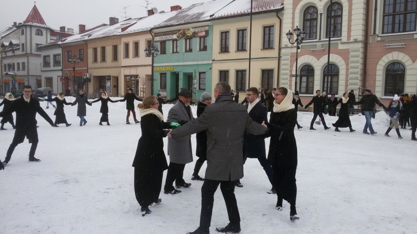 Polonez w wykonaniu maturzystów z Żywca