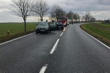 Wypadek na obwodnicy Kluczborka. Volkswagen golf zderzył się z fiatem punto, jedna osoba poszkodowana