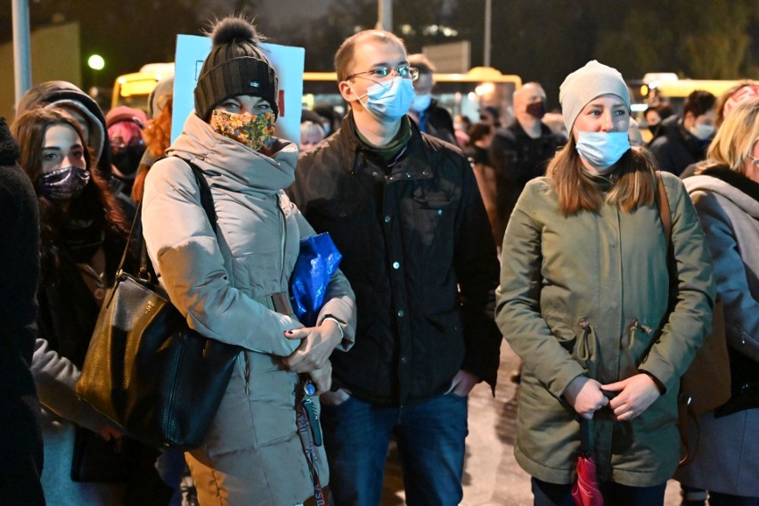 Kolejny protest w obronie kobiet i blokada samochodowa w Kielcach. Zobaczcie co się działo [WIDEO, ZDJĘCIA]