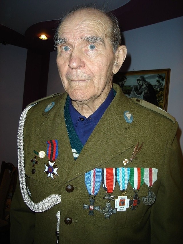 Za swoją służbę Kazimierz Wroński został odznaczony wieloma medalami