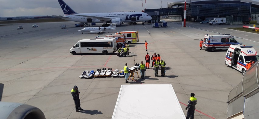 Samolot Luftwaffe Airbus A310 MedEvac przyleciał do podrzeszowskiej Jasionki po rannych z Ukrainy [ZDJĘCIA]