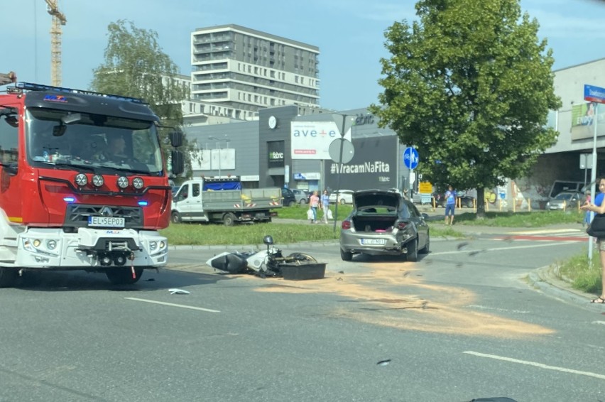 Zderzenie motocykla z samochodem osobowym. Utrudnienia na al. Piłsudskiego ZDJĘCIA