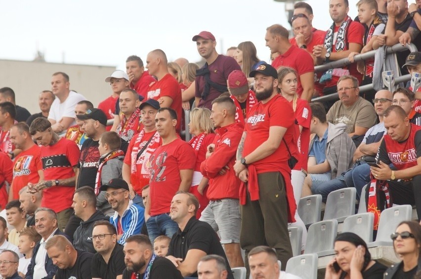 Kibice podczas meczu KKS Kalisz - Widzew Łódź. ZDJĘCIA