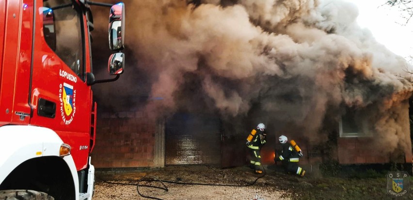 Pożar stolarni w Snochowicach. W akcji siedem zastępów straży