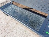 Co za bezmyślność! Wandal uszkodził ławkę solarną na remontowanym kazimierskim rynku. Jest szansa na odnalezienie sprawcy