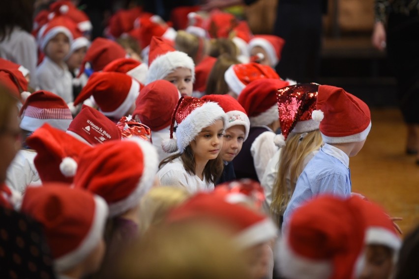 Mikołajki w „dziewiątce” na Wrzosach. Zobaczcie zdjęcia! 