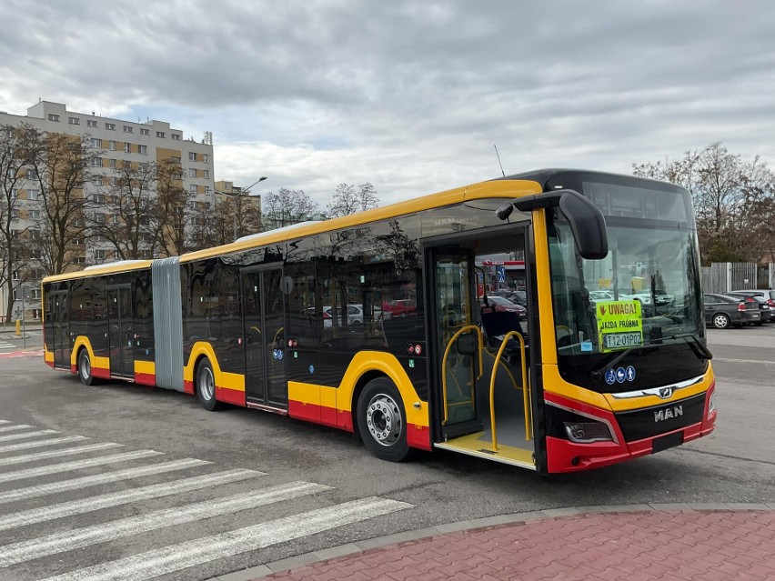 Autobus z zewnątrz