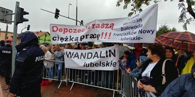 Rolnicy manifestowali w Kraśniku podczas wizyty premiera Morawieckiego