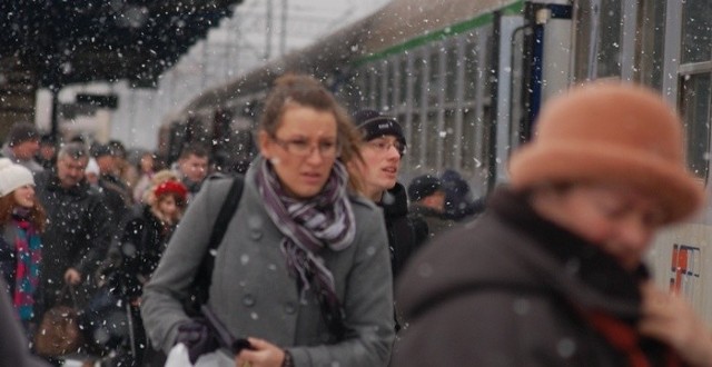 Ktoś zapomniał powiedzieć pasażerom, że jeden z pociągów nie odjeżdża w sylwestra