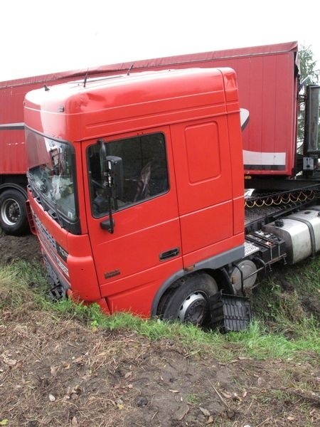 Wypadek tira w Kolaczycach...