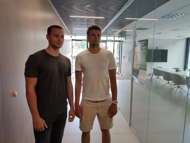 Marcel Ponitka i Daniel Szymkiewicz będą reprezentować Stelmet w sezonie 2020/2021.