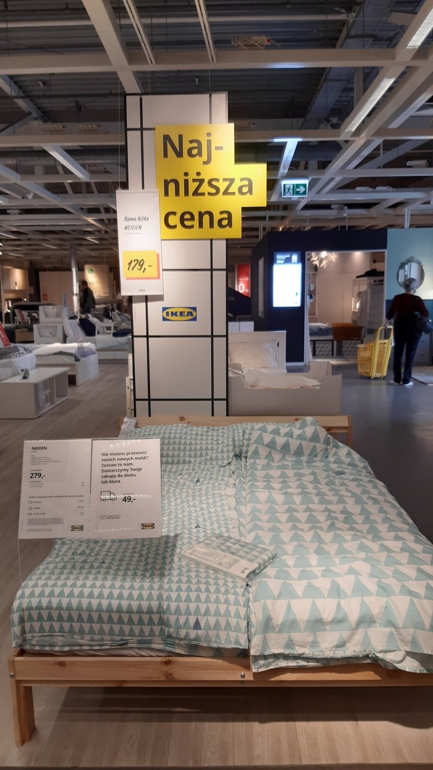 W IKEA w Katowicach rozpoczęły się promocje i wyprzedaże....