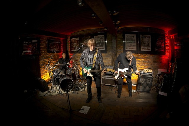 W Hard Rock Pubie Pamela odbył się ostatni koncert w roku 2023. Wystąpił wysokoenergetyczny zespół Alex Dolgov Blues Trio