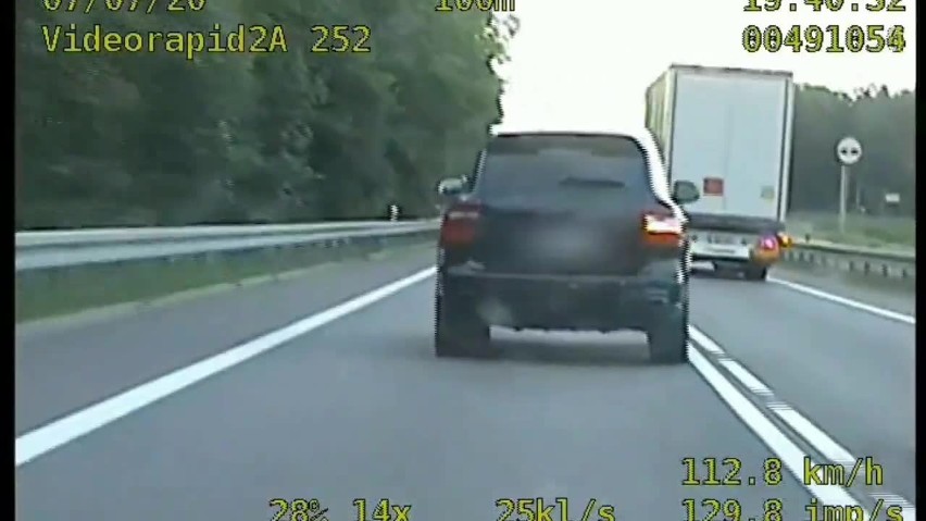 Podcisówek. Litewski kierowca porsche stanie przed sądem za niebezpieczne manewry na dk 8 (wideo)