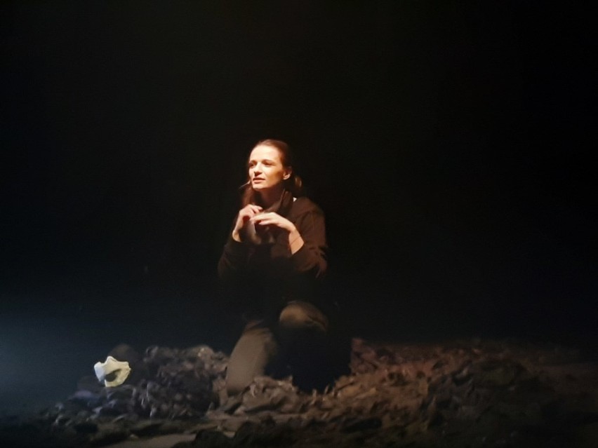 Opolskie Teatr Lalki i Aktora zaprasza na premierę monodramu "Uciec od rozpaczy" w wykonaniu Anny Wieczorek 
