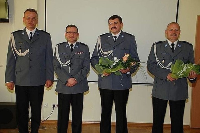 Od lewej: komendant powiatowy policji w Jarosławiu mł. insp. Grzegorz Śmiech, inspektor Andrzej Sabik, kom. Andrzej Żygadło i mł. insp. Wacław Cząstka.