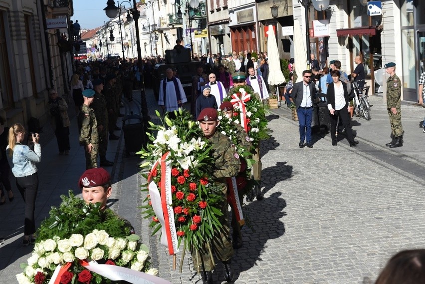 Nowy Sącz. Tłumy sądeczan na powtórnym pochówku gen. Bronisława Pierackiego