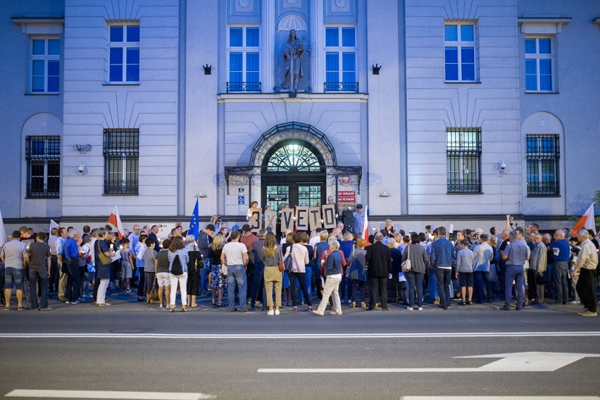 Kolejny protest pod sądem w Tarnowie [ZDJĘCIA]