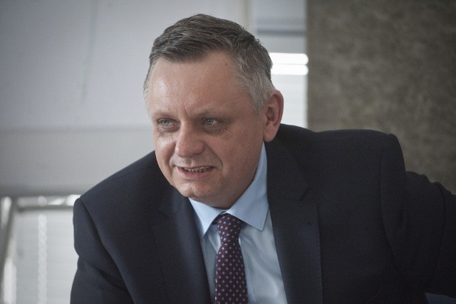 Prezydent Koszalina Piotr Jedliński, w trakcie swojego dzisiejszego (25 marca) wystąpienia online, zapowiedział, że miasto kupi 100 tys. maseczek dla mieszkańców