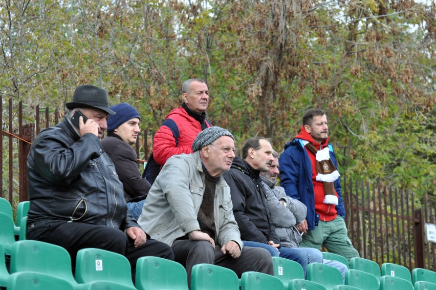 16.10.2021, Kraków: kibice na meczu II ligi Garbarnia -...