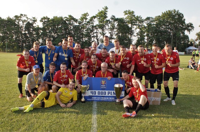 W meczu rewanżowym finału Pucharu Polski na szczeblu Kujawsko-Pomorskiego ZPN  Unia Gniewkowo przegrała z Chemikiem Moderatorem Bydgoszcz 0:2. Gole strzelili: Dawid Janicki (77) i Wojciech Mielcarek (90+4). W pierwszym meczu było 2:1 dla Unii. Tym samym Chemik wywalczył puchar. Na kolejnych stronach zdjęcia z tego wydarzenia