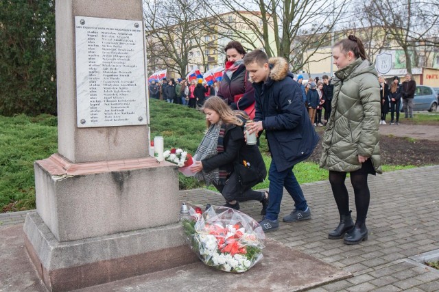 Społeczność IV Liceum Ogólnokształcącego im. Kazimierza Wielkiego w Bydgoszczy świętuje stulecie odzyskania przez Bydgoszcz niepodległości i powrotu do Wolnej Polski w 1920 roku.14 stycznia 2020 roku uczniowie i nauczyciele przemaszerowali pod pomnik 16. Pułku Ułanów Wielkopolskich, upamiętniający tych, którzy w styczniu 1920 r. wkroczyli do Bydgoszczy jako pierwsze polskie oddziały wojskowe. Pod pomnikiem złożono kwiaty i znicze.