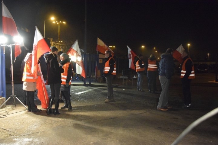 Protest pracowników spółki Lotos Kolej. Sprzeciwiają się zwolnieniu dyrektora [ZDJĘCIA, WIDEO]