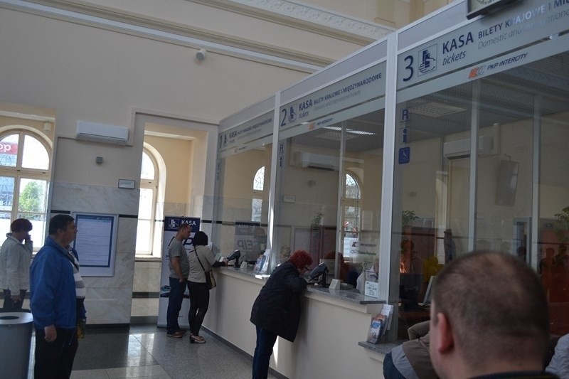 Hol dworca Sosnowiec Główny znów służy pasażerom, remont...