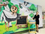 Noworodkowy mural pojawił się na ścianie szpitala w Tychach. Świeżo upieczeni rodzice będą mogli wykonać przy nim zdjęcie z maluszkiem