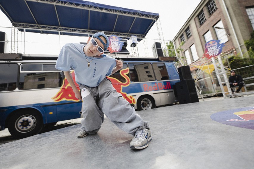 Ta międzynarodowa seria zawodów street dance charakteryzuje...