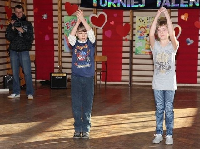 W sobotnich "Walentynkowych Porywach Talentów&#8221; w Gimnazjum numer 2 w Tarnobrzegu udział brali uczniowie tarnobrzeskich szkół podstawowych. Wśród wielu konkursów były między innymi zawody taneczne.