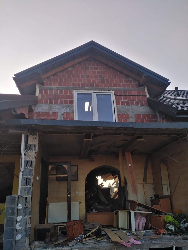 Pilne! Wybuch gazu w budynku mieszkalnym w Żydowie (powiat krakowski). Wewnątrz były cztery osoby [ZDJĘCIA] 16.02.2020
