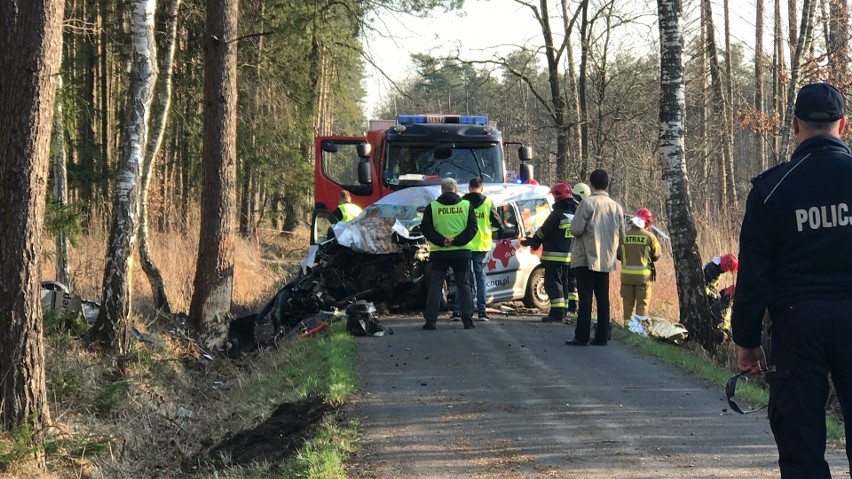 Wypadek w Suchym Borze. Nie żyje 46-letnia kobieta.