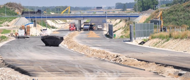 Chodzi o 12,5-kilometrowy fragment trasy S17 na południe od Zamościa, który przebiegać będzie nowym śladem od planowanego węzła Zamość Wschód, na skrzyżowaniu z DK74 w Jarosławcu, a zakończy za Wólką Łabuńską.