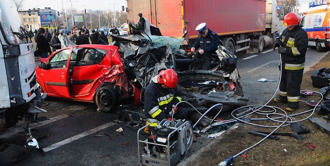 [zdjęcia, wideo] Tragiczny wypadek na rondzie