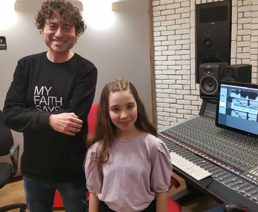 10-letnia Antonina Kraszewska z Cieszyna nagrała piosenkę pod okiem Piotra Rubika. W serwisie YouTube ma już blisko 450 tysięcy wyświetleń