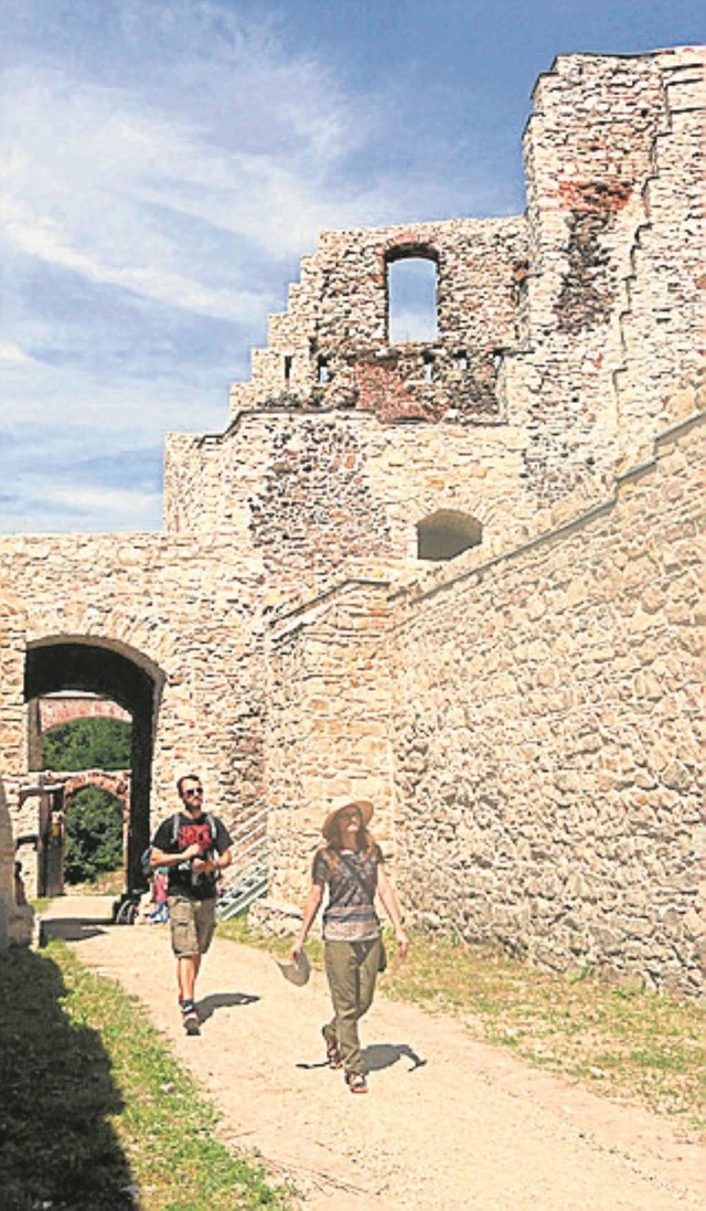 Odnowione ruiny Tenczyna