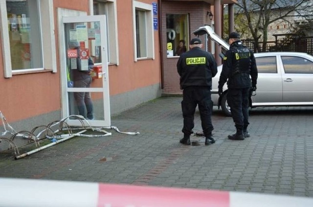 Adrian R., 26-letni mieszkaniec powiatu lęborskiego zaatakował w poniedziałek kasjerkę w punkcie pocztowym w Mostach.