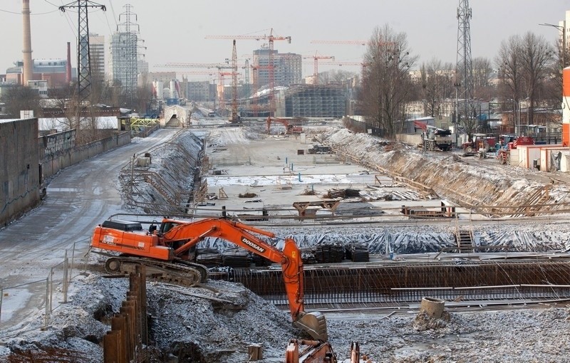 Na budowie dworca Łódź Fabryczna zamarł wszelki ruch.