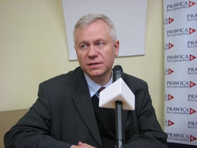 Marek Jurek, kandydat na prezydenta RP w czasie konferencji prasowej.