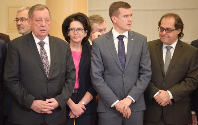 Odwołani z urzędu ministrowie, mogą liczyć na odprawy. Pieniądze dostanie m.in.  Jan Szyszko (pierwszy z lewej)