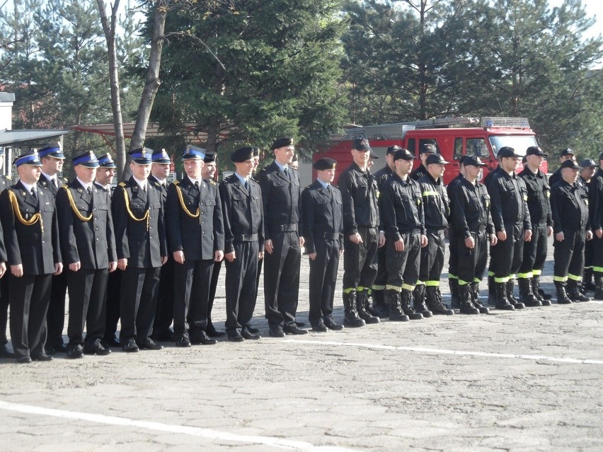 Jaworzno: strażacy świętowali. Uroczysta musztra przy miejskiej remizie [ZDJĘCIA]